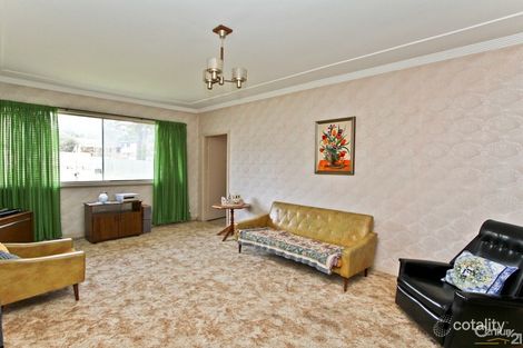 Property photo of 24 Lurnea Crescent Valentine NSW 2280