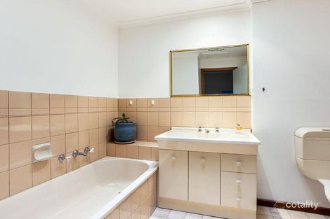 Property photo of 2/1091 Whitehorse Road Box Hill VIC 3128