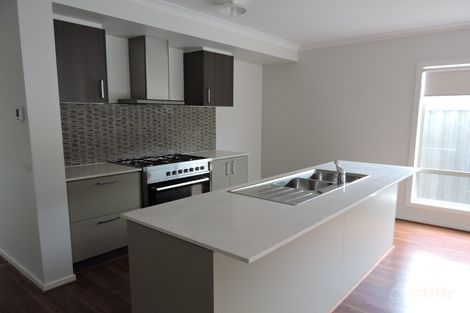 Property photo of 28 Burchill Avenue Cranbourne East VIC 3977