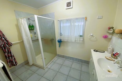 26 Elderslie St, Winton, QLD 4735