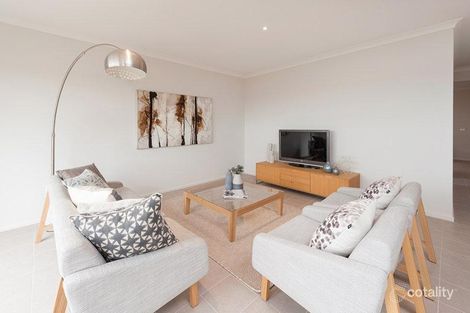 Property photo of 44 Scoria Circuit Craigieburn VIC 3064