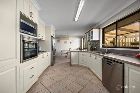 Property photo of 6 Alfred Place Flinders View QLD 4305