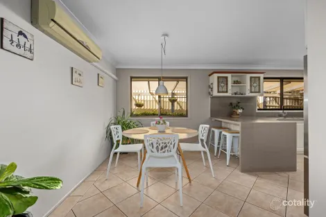 Property photo of 6 Alfred Place Flinders View QLD 4305