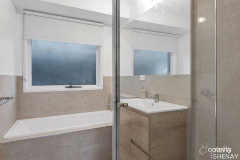 Property photo of 24 Grove End Road Endeavour Hills VIC 3802