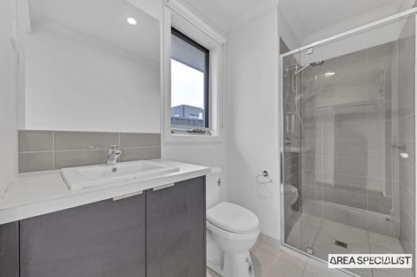 Property photo of 5 Hutton Road Werribee VIC 3030