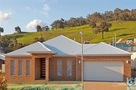 Property photo of 2 Kite Place Wodonga VIC 3690