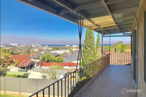 Property photo of 4/1 Pine Crescent Coniston NSW 2500