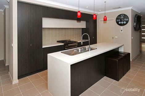 Property photo of 2 Hovell Drive Burnside Heights VIC 3023