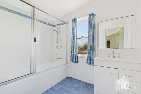 Property photo of 11 Bridge Street Berserker QLD 4701