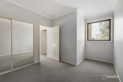 Property photo of 4/30 Diamond Boulevard Greensborough VIC 3088