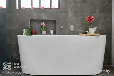 Property photo of 17 Dunbar Road Cameron Park NSW 2285