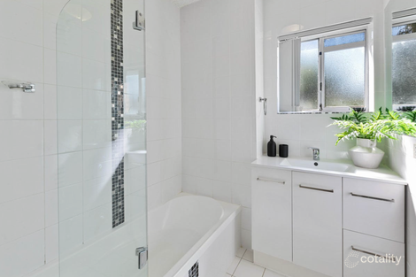 Property photo of 4/76 Kitchener Street Coorparoo QLD 4151