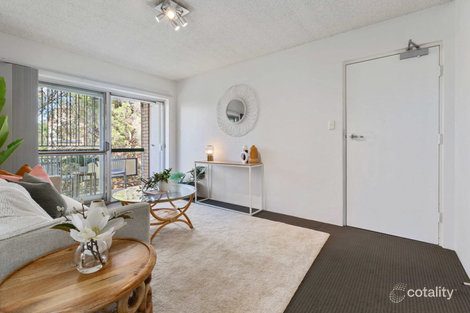 Property photo of 4/76 Kitchener Street Coorparoo QLD 4151
