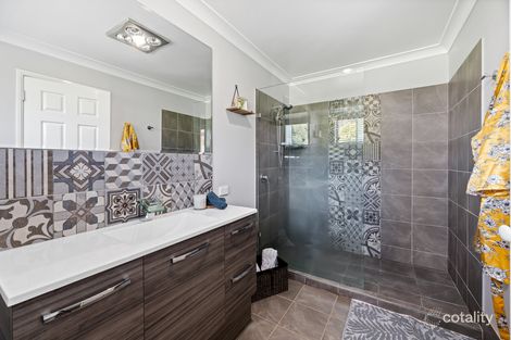 Property photo of 28 Sunray Drive Highfields QLD 4352