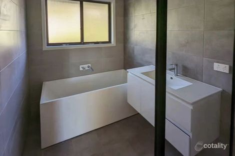 Property photo of 32 Twingleton Avenue Ambarvale NSW 2560