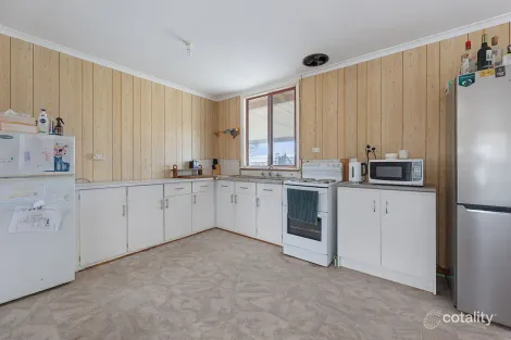 Property photo of 2 Henderson Court Mount Dutton Bay SA 5607