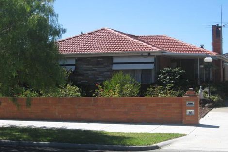 18 Cowper Ave, St Albans, VIC 3021