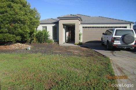Property photo of 11 Kerford Crescent Point Cook VIC 3030