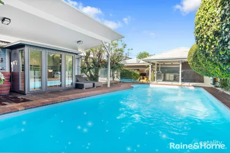 Property photo of 52 Albany Street Point Frederick NSW 2250