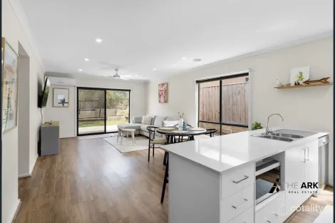 Property photo of 9 Cobham Rise Maddingley VIC 3340