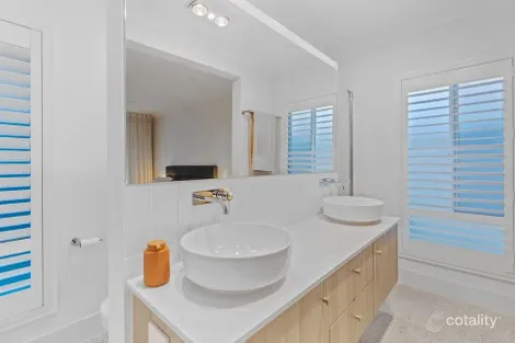 Property photo of 29 Shoreline Avenue Redland Bay QLD 4165