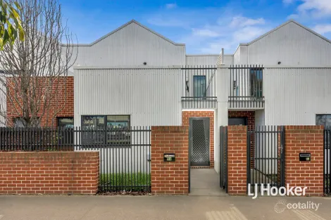 84 STATION ST, PAKENHAM, VIC 3810