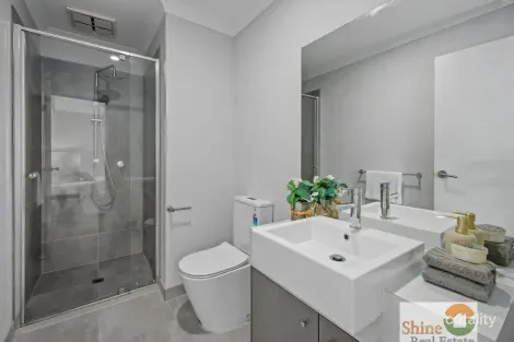 Property photo of 8 Hare Mews Cranbourne East VIC 3977