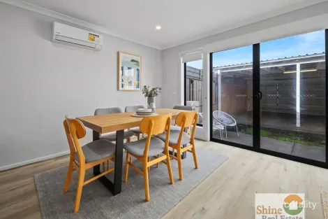 Property photo of 8 Hare Mews Cranbourne East VIC 3977