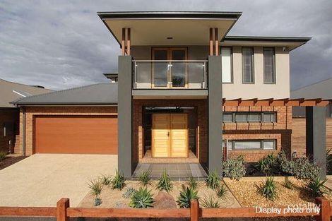 35 Hawkstowe Pde, South Morang, VIC 3752