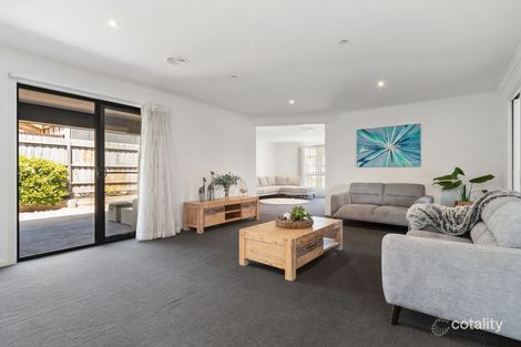 Property photo of 1 Rosslare Place Cranbourne VIC 3977