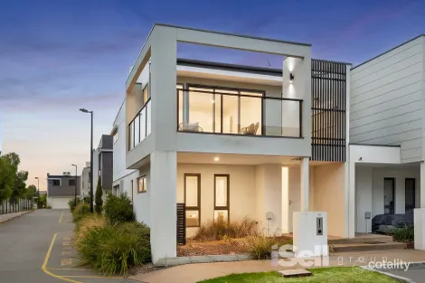 Property photo of 44 Hardy Loop Keysborough VIC 3173