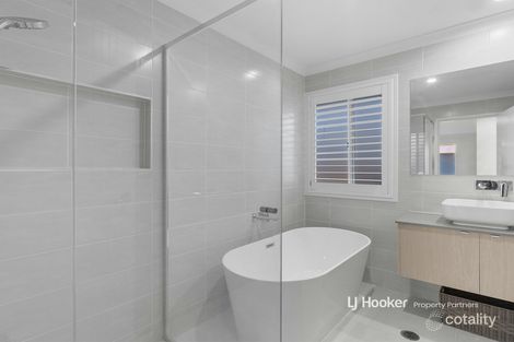 8 Bassin St, Pallara, QLD 4110