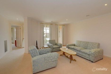 Property photo of 11 St Chester Avenue Lake Gardens VIC 3355