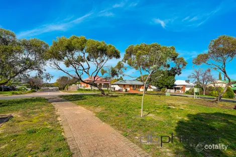 Property photo of 28 Featherstone Circuit Greenwith SA 5125