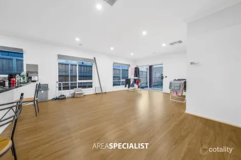 Property photo of 8 Guling Rise Clyde North VIC 3978