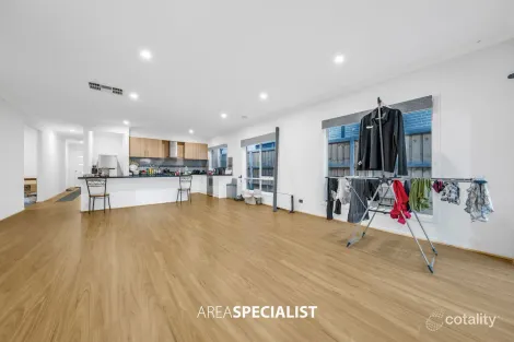 Property photo of 8 Guling Rise Clyde North VIC 3978