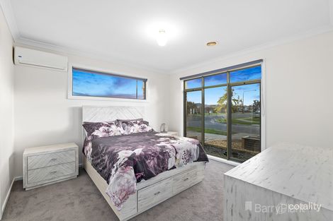 Property photo of 2 Valencia Lane Pakenham VIC 3810