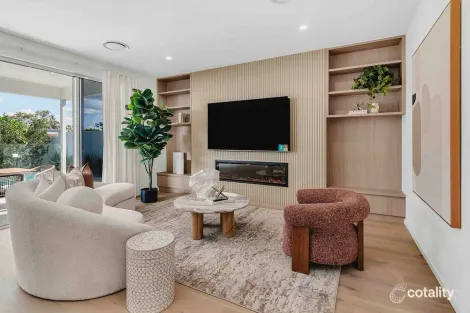 49 Rudd St, Broadbeach Waters, QLD 4218