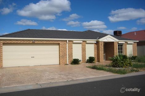 Property photo of 4 Bunya Close Caroline Springs VIC 3023
