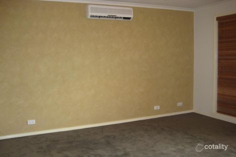 Property photo of 4 Bunya Close Caroline Springs VIC 3023