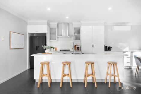 Property photo of 44 Wattlewoods Place Carrum Downs VIC 3201