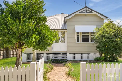 Property photo of 81 Yundah Street Shorncliffe QLD 4017