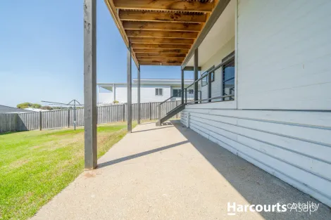 Property photo of 18 Echidna Grove Cowes VIC 3922