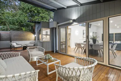 28 CHURCHILL ST, WOOLLOONGABBA, QLD 4102