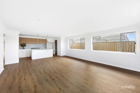 Property photo of 11B Neave Way Thrumster NSW 2444