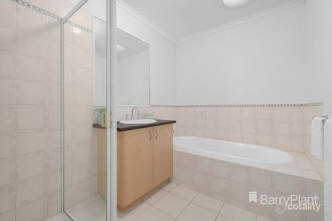 Property photo of 16 Redbark Hill Circuit South Morang VIC 3752