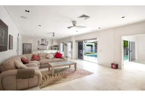 Property photo of 32 Wyona Drive Noosa Heads QLD 4567