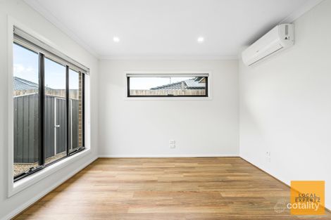 Property photo of 18 Toohey Close Melton South VIC 3338