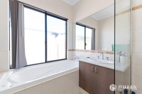 Property photo of 8 Riceflower Boulevard Halls Head WA 6210