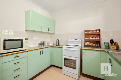 Property photo of 22 Ivy Avenue Chain Valley Bay NSW 2259